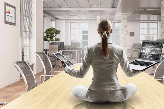 Hospitality_Insights_EHL_Wellbeing_At_Work_Header_002